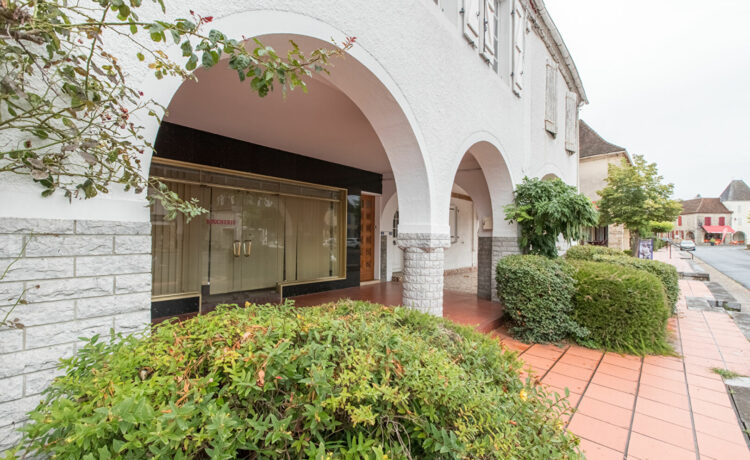 Ensemble immobilier avec local commercial ARZACQ 2