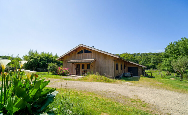 Maison en bois 138 m² avec piscine Environnement campagne Proche Eugénie les Bains