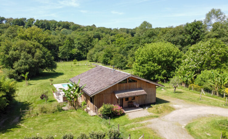 Maison en bois 138 m² avec piscine Environnement campagne Proche Eugénie les Bains