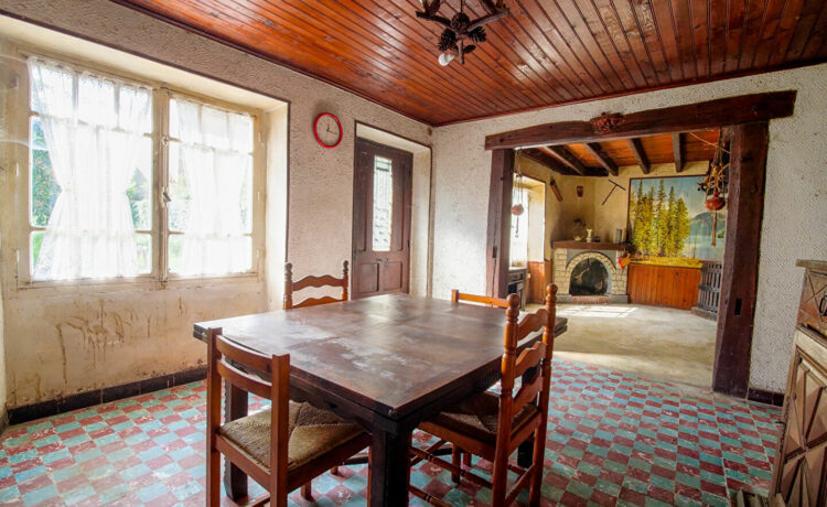 Maison de village à rénover avec jardin 2