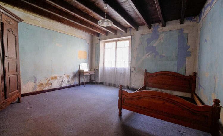 Maison de village à rénover avec jardin 4