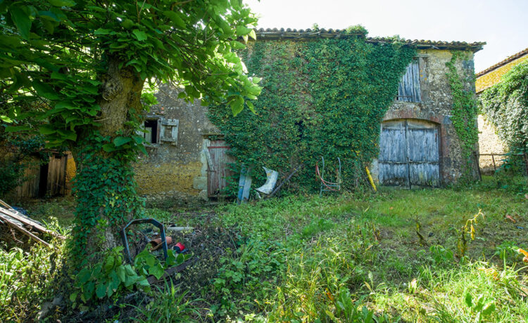 Maison de village à rénover avec jardin