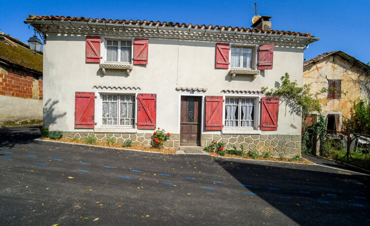 Maison de village à rénover avec jardin