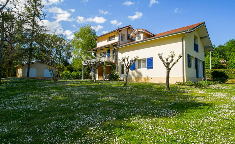 Maison de campagne avec airial Geaune