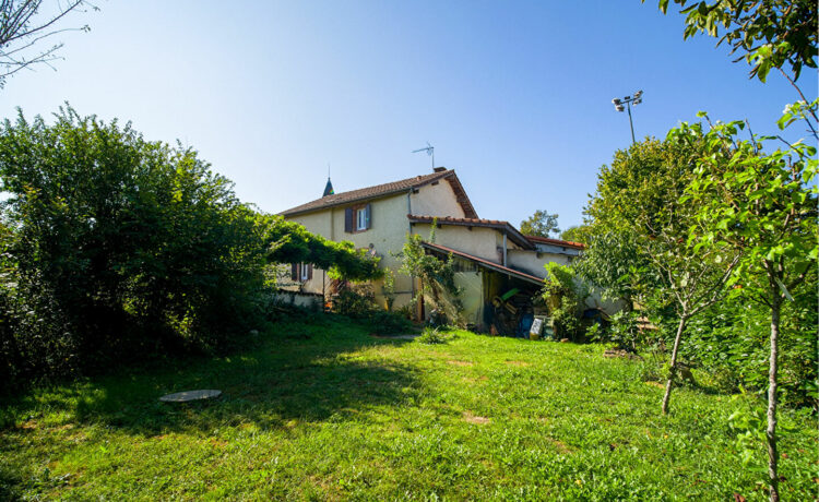 Maison ancienne rénovée avec jardin clos GEAUNE